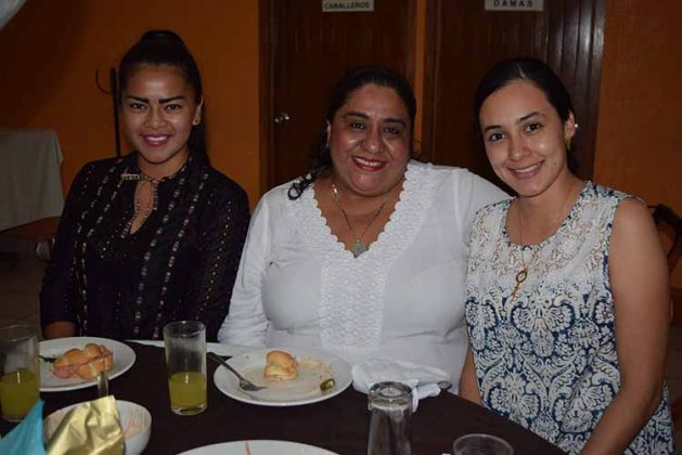 Itzel Osorio, Amparo Molina, Lili López.