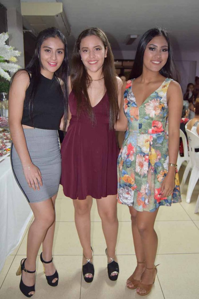 Alondra Gómez, Aranxha Coronado, Monserrat García.