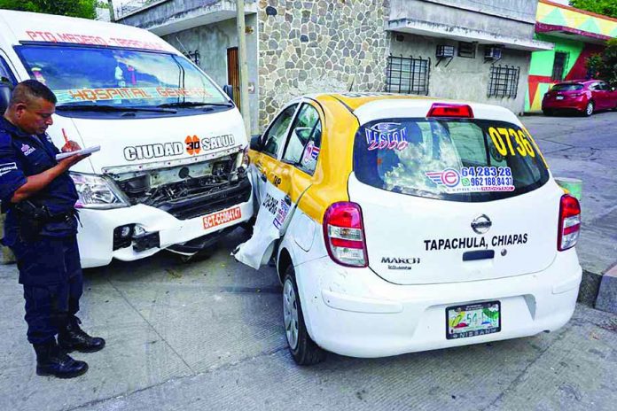 Dos Heridos en Colisión de Colectivo y Taxi