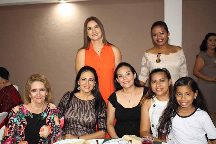 Blanca Farrera, Mónica Hernández, Ale Méndez, Conchy Hernández, Dorita Gutiérrez, Jazmín López.
