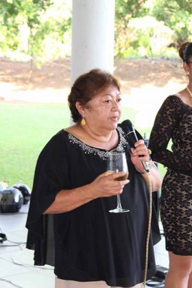 La directora de la institución: Guadalupe Mendicuti, dirigió el brindis.