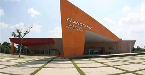 Planetario Beneficia con Proyección de Película a Personas de Escasos Recursos