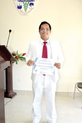 Carlos Pineda, 3er. Lugar de aprovechamiento.