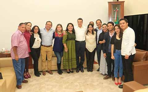 El Gobernador Rutilio Escandón se reunió con integrantes del cabildo de San Cristóbal de Las Casas, a quienes les pidió sumar esfuerzos, ya que para alcanzar el éxito en la cuarta transformación, se requiere del trabajo de todas y todos.
