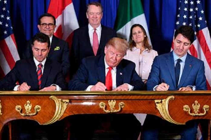 Los presidentes de Estados Unidos y México junto con el primer ministro de Canadá, firmaron el viernes un nuevo acuerdo de libre comercio entre los tres países, el cual sustituye al TLCAN, y podría ponerse en marcha en el primer semestre del 2019, después de ser avalado por los Congresos de cada nación.