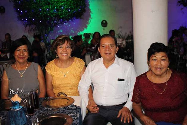 Elvira, Elvia Hernández, Artemio Aguilar, Martha Salvador.