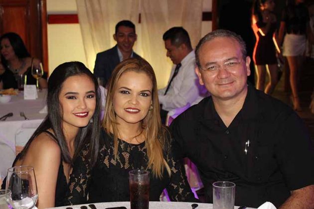 Dana&eacute; Rueda, Roxana D&acute;Elia, Alberto Rueda.