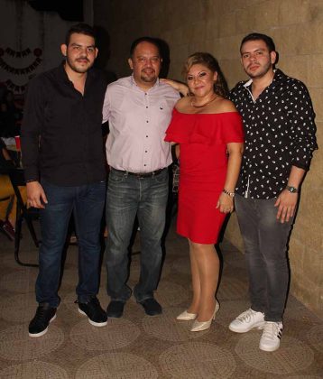 Juan González, Miguel Hernández, Marisa Alfonzo, Carlos González.