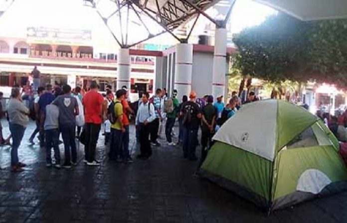 Con la “Tarjeta de Visitante por Razones Humanitarias”, el gobierno de Andrés Manuel López Obrador les ofrece a los migrantes, plazas laborales, servicios médicos y todas las prestaciones de ley.