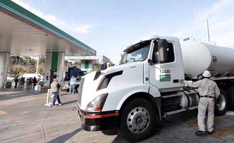 Gobierno Federal Contratará 2 mil Conductores de Pipas Para Distribución de Combustibles