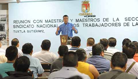En la reunión realizada en palacio de gobierno, el gobernador convocó a los mentores a trabajar en unidad, para rescatar la buena educación para Chiapas, a favor de la niñez.