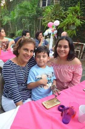 Alejandra Palomeque, Andrea, Sebasti&aacute;n Cano.