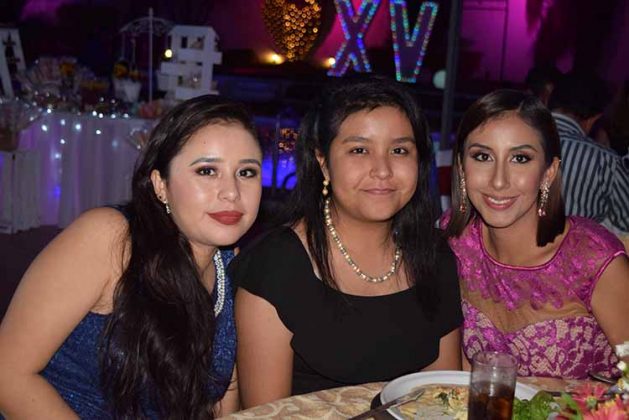 Adriana Javalois, Andrea Vázquez, Alejandra Javalois.