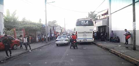 Autobuses Utilizan las Calles de Huixtla Como Terminal