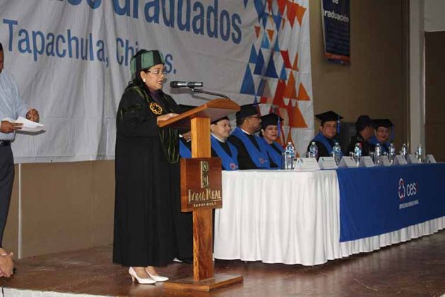 Esther Ramírez, rectora del CEST presidió la ceremonia.