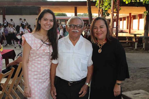 Paulina Chacon, Víctor Medina, Lourdes Yong.