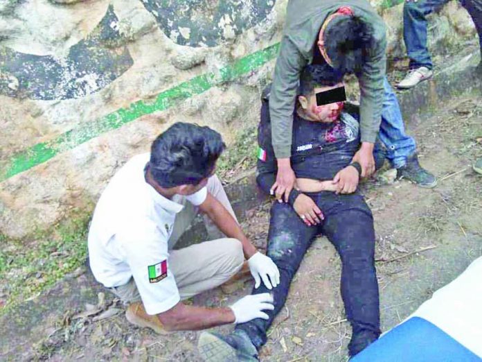 Motociclista se Estampa Contra Barda del Panteón