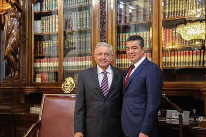 El gobernador Rutilio Escandón Cadenas sostuvo una reunión con el presidente de México, Andrés Manuel López Obrador, con la finalidad de evaluar las acciones institucionales que se han realizado en los primeros meses de gobierno en beneficio de la población en la entidad.