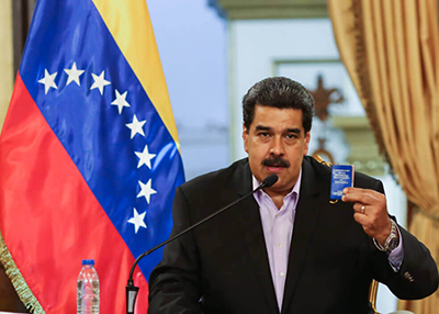 Le Cortan la Luz a Maduro en Plena Conferencia de Prensa