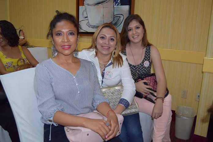Adriana Palomeque, Carolina Fuentes, Estephania Prigada, en la presentación del libro “Hartazgo Femenino”.