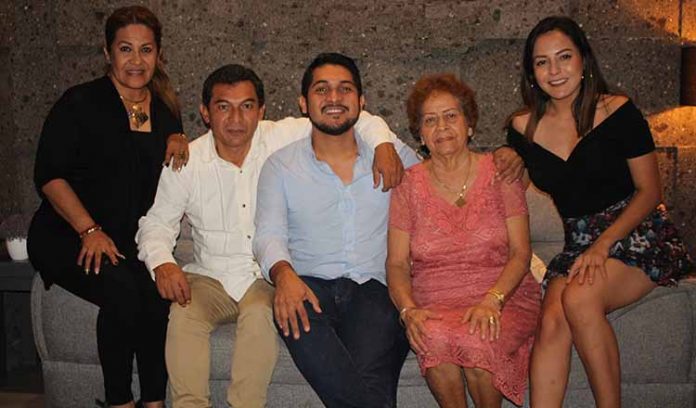 La familia Antonio Piña festejó a Eddy en su aniversario personal.