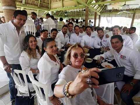 Elba Esther se Reúne con Maestros de Chiapas Pretende Lanzar Partido y Recuperar el SNTE