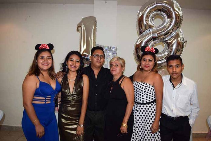 La familia Argüello Hernández, celebró los 18 años de una de sus integrantes.