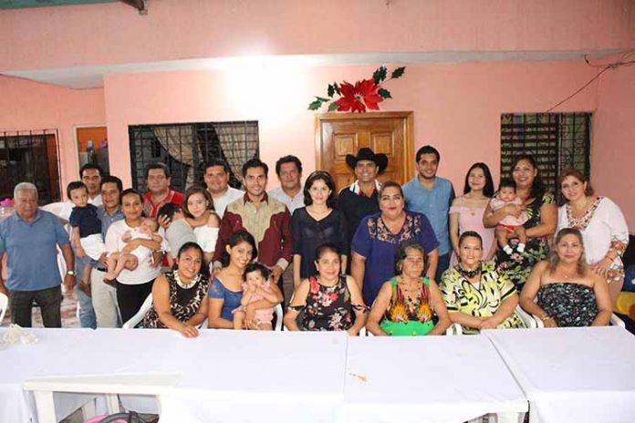 Carlos Pinto festejó en familia un año más de vida.
