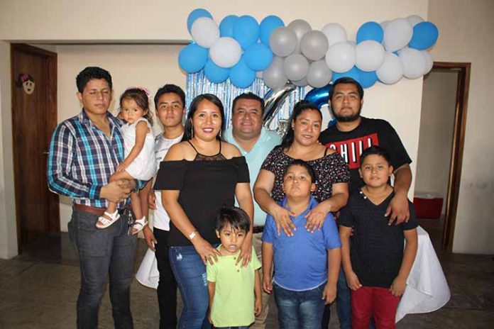Rodolfo Méndez celebró en compañía de su familia un año más de vida.