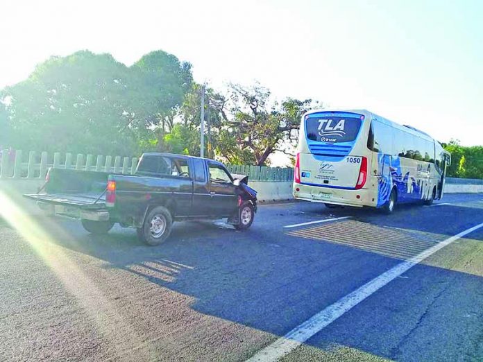 Cinco Lesionados en Choque por Alcance a un Autobús