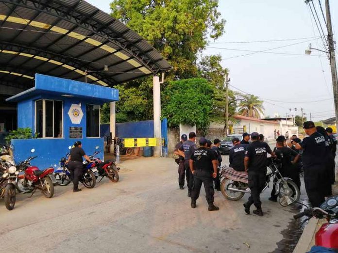Continúa Paro Laboral de Policías en Mapastepec