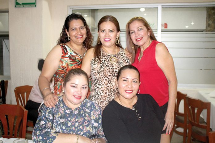 Berenice Palomeque, Gladys Galeana, Faby Palomeque, Laura Rosas, Liliana Hernández disfrutaron entre amigas.