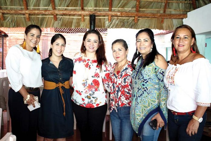 Pilar, Karla, Claudia León, Lulú Ramos, Marycarmen Briones, Iliana Canel.