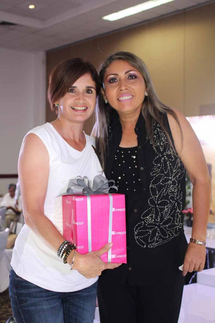 Berenice de Sing & Gladys Trujillo disfrutaron de grandes obsequios en reciente evento.