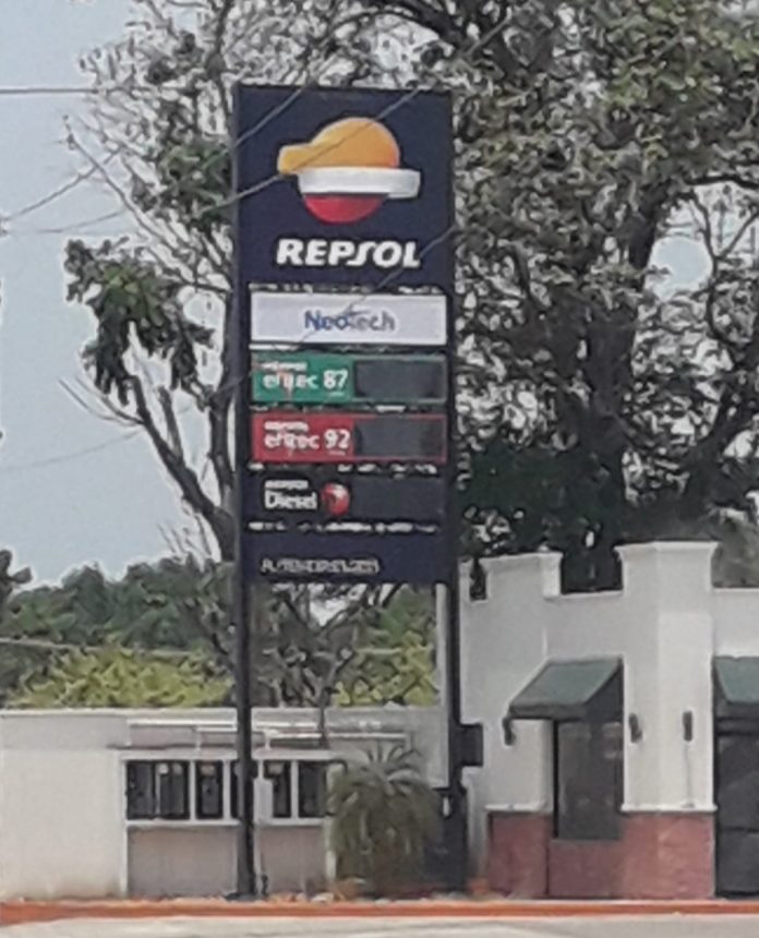 Aún cuando por ley tienen que hacerlo, algunas gasolineras no hacen público sus precios, como la que se ubica en Viva México, en Tapachula