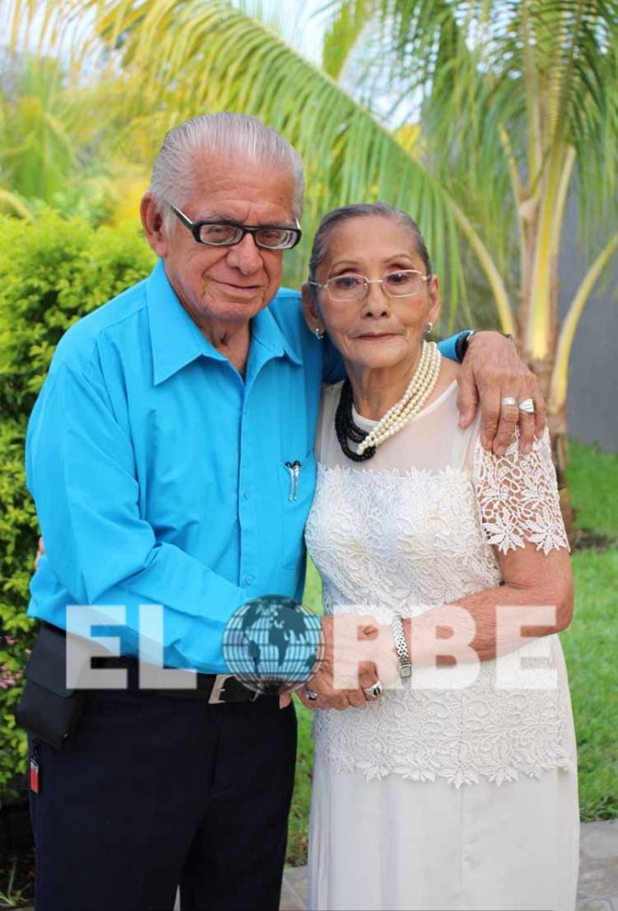 Fernando Ricardez celebró a su bella esposa: Elda Martínez pos su octagésimo segundo cumpleaños