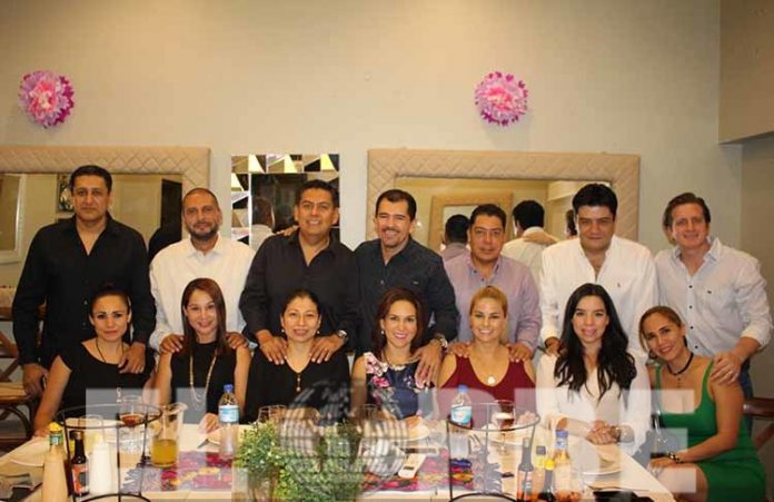 Selecto grupo de amigos celebró el aniversario de la querida Citlali Toledo Núñez.