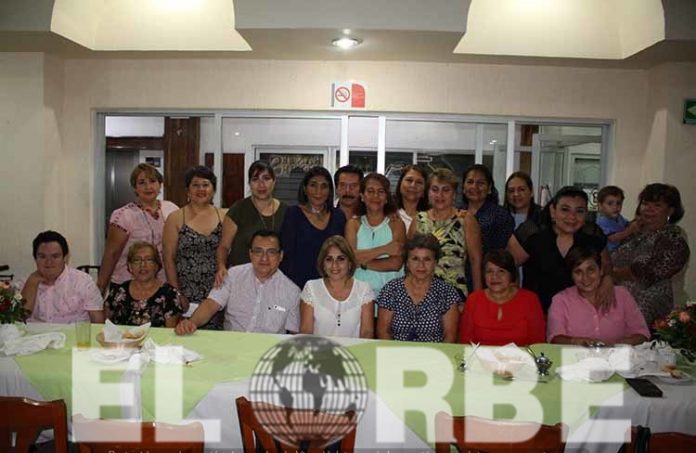 Maritza Roblero celebró con personas especiales su aniversario personal