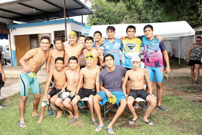 Nadadores de diversas ciudades y de Guatemala, participan en el Torneo de Aniversario del Club Aquarius.