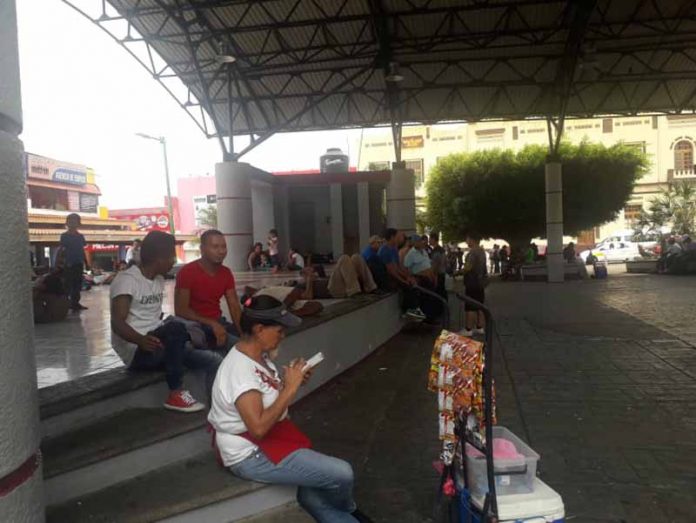 Migrantes se Apoderan de Parque Central Miguel Hidalgo
