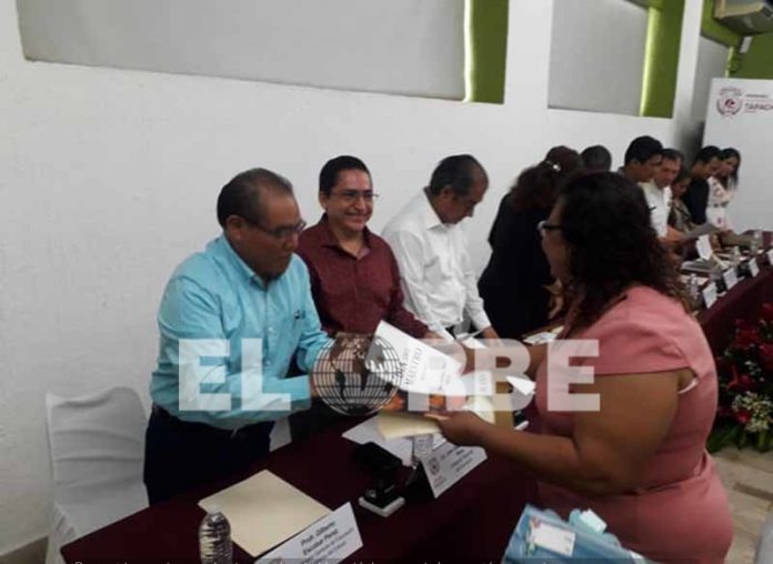 Reconocen Labor y Servicio de más de 300 Maestros del Soconusco.