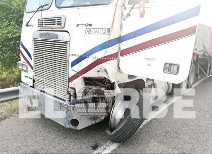 Tráiler Arrolló Tuk Tuk en la Carretera