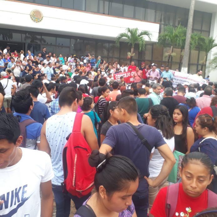 Miles de maestros y alumnos llevan su segundo día de protestas en Tapachula... En su agenda está la toma de edificios públicos y privados