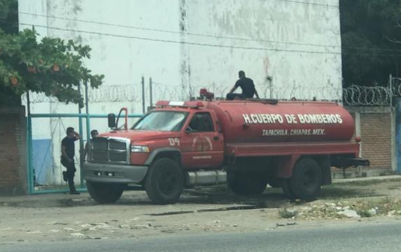 Los Bomberos de Tapachula están también abasteciendo sus pipas en los pozos profundos de la ciudad a cada rato... Pero no hay incendios