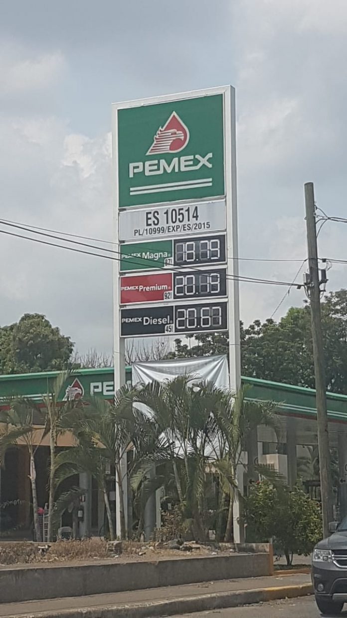Cotice precios... Este viernes 10 de mayo, la gasolinera Akishino, en Tapachula, Chiapas, presenta estas tarifas para los combustibles