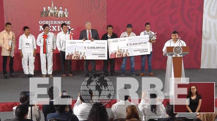 AMLO Entrega Fondos de Subasta de Autos a Municipios de Oaxaca