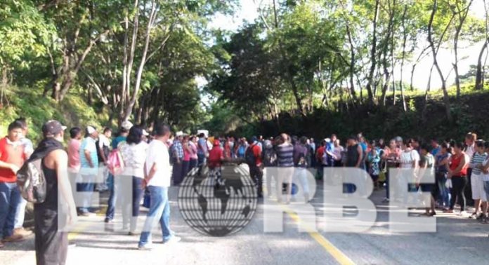 Reclaman Escuelas Dignas Para sus Hijos