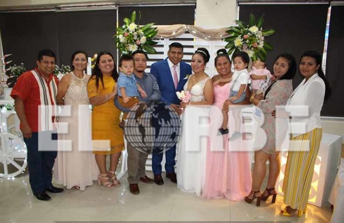 Familiares y amigos se dieron cita para celebrar el enlace de Rigoberto San Luis & Raquel Hernández.