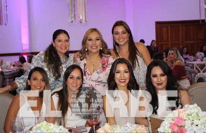 Vania Palazuelos, Nancy García, Michelle Cervantes, Alina Candia, Silva Cervantes, Zaire Hernández, festejaron la próxima maternidad de Lupita Vázquez.