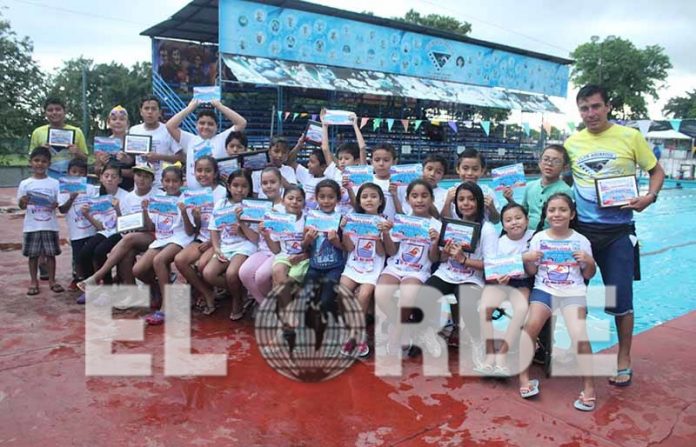 Nadadores Tapachultecos Destacan en Estatal